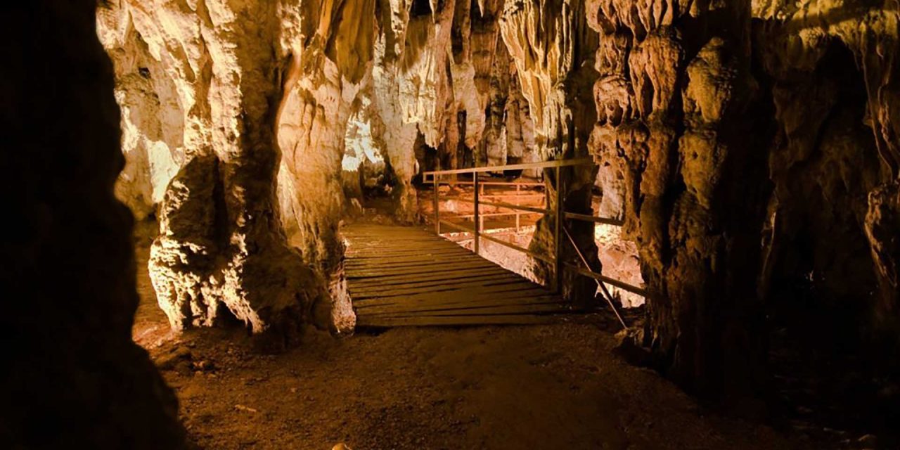 DOLINA JELENA I BARAĆEVE ŠPILJE